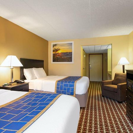 Days Inn By Wyndham Hillsborough Екстер'єр фото