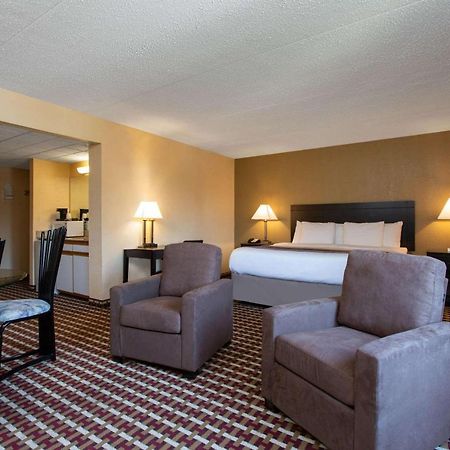 Days Inn By Wyndham Hillsborough Екстер'єр фото