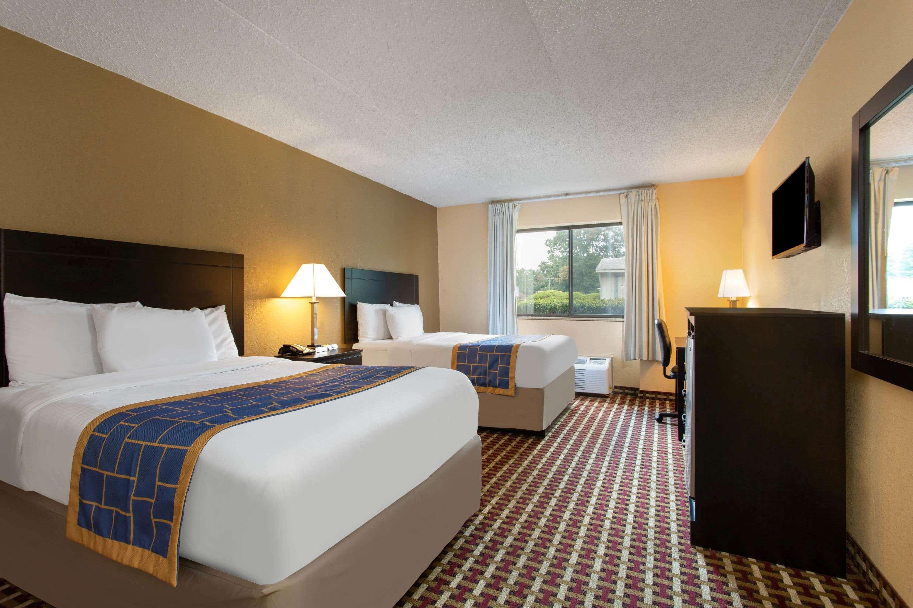 Days Inn By Wyndham Hillsborough Екстер'єр фото