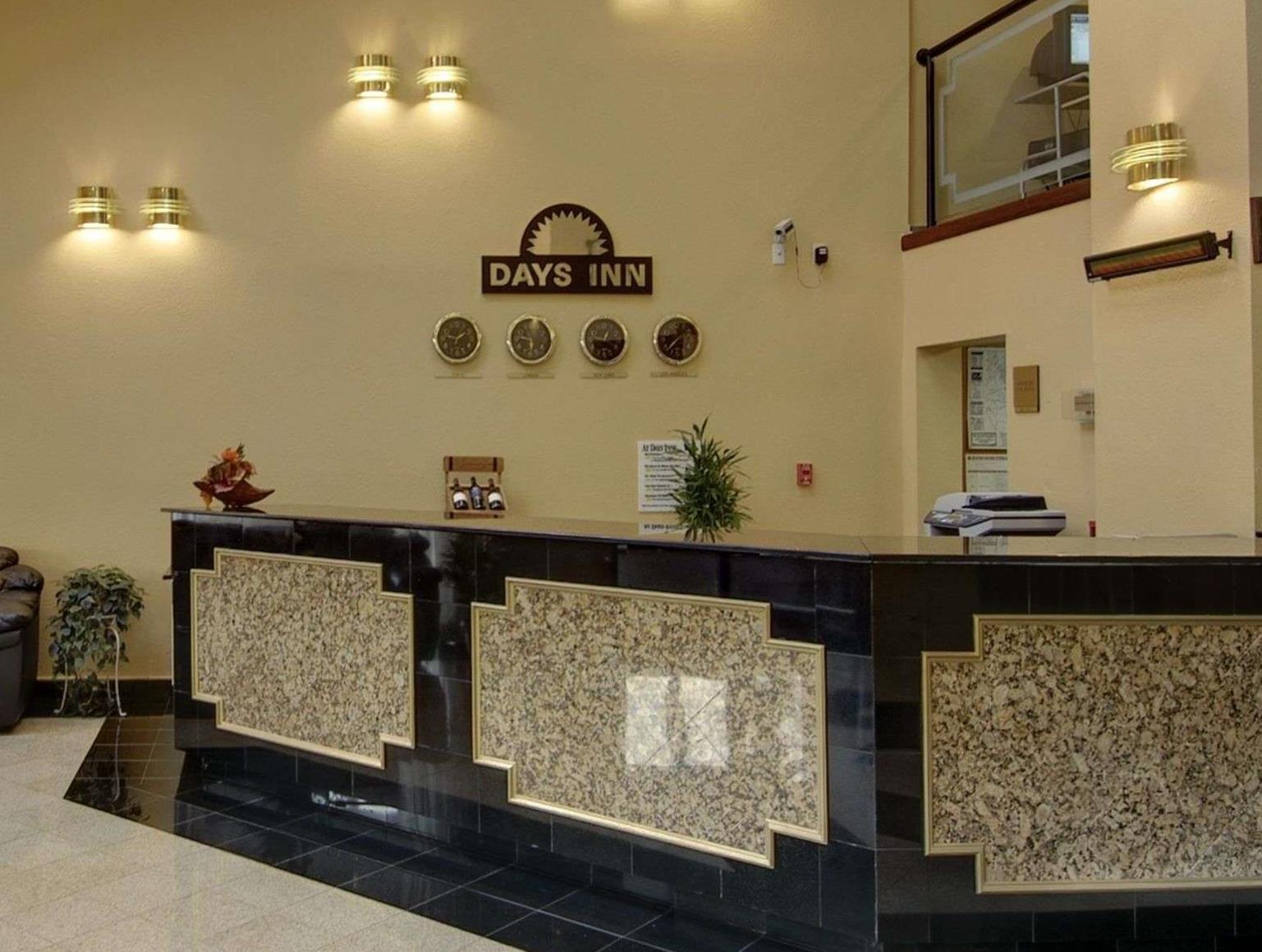 Days Inn By Wyndham Hillsborough Екстер'єр фото