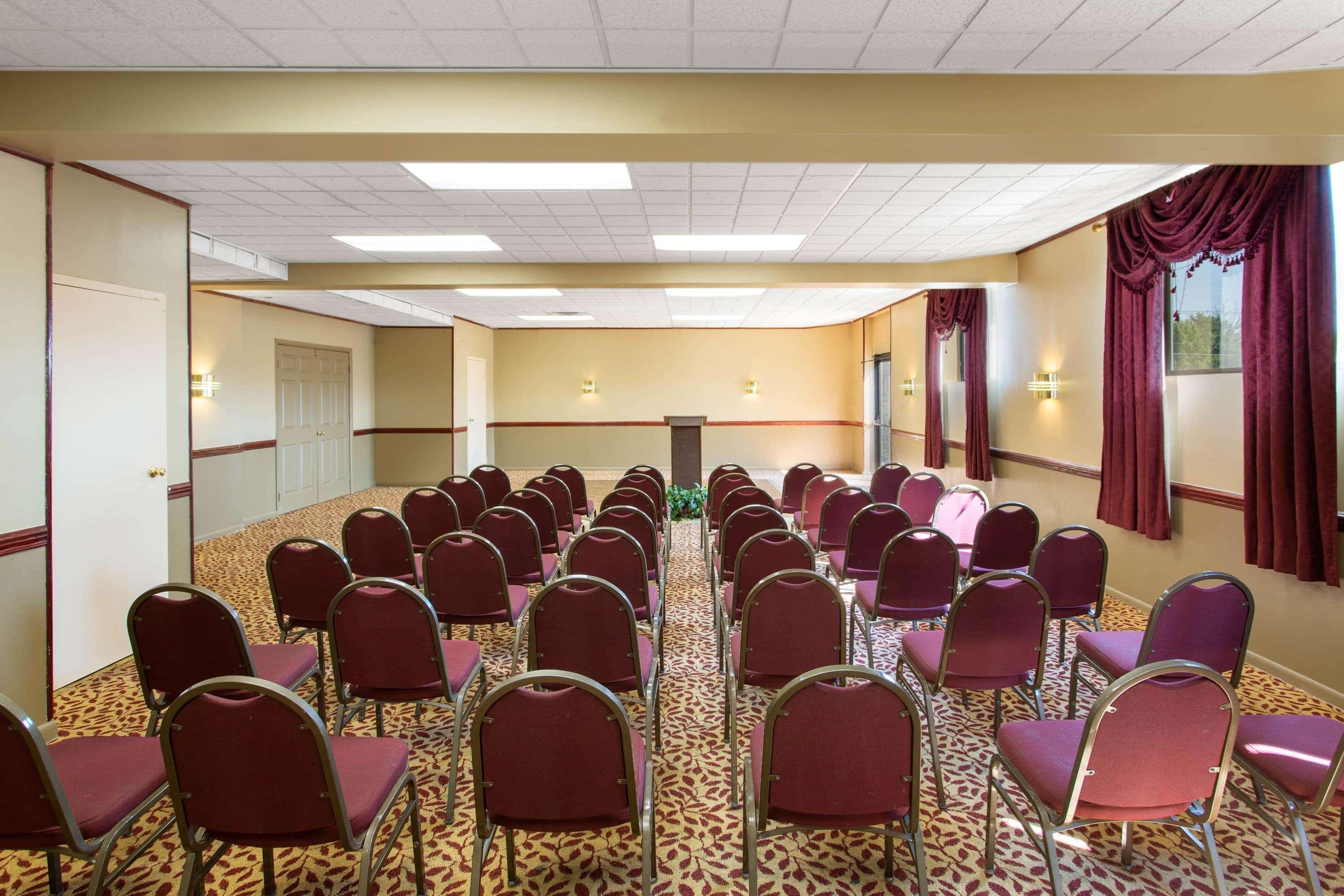 Days Inn By Wyndham Hillsborough Екстер'єр фото