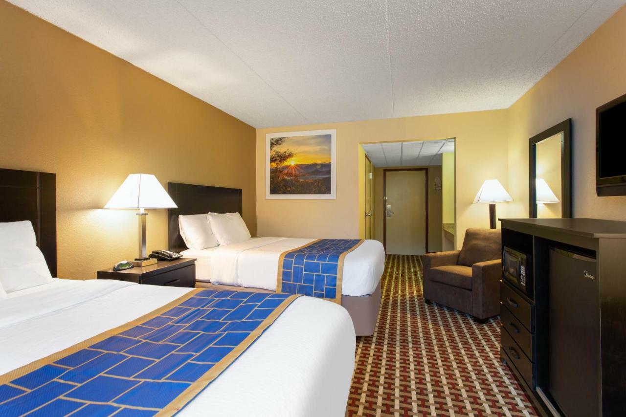 Days Inn By Wyndham Hillsborough Екстер'єр фото